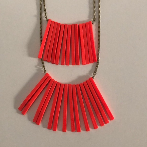 H&M Coral Fringe Necklace - Picture 2 of 6